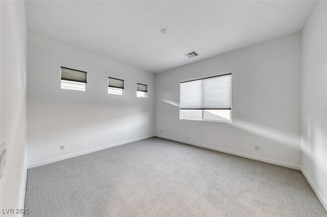 Building Photo - 102 Ibiza Lk Dr