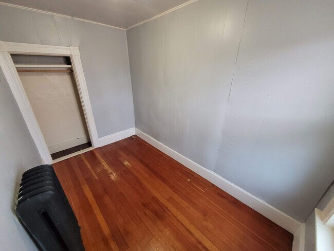 Building Photo - $1400 - All Inclusive Studio / 1 Bath Apar...