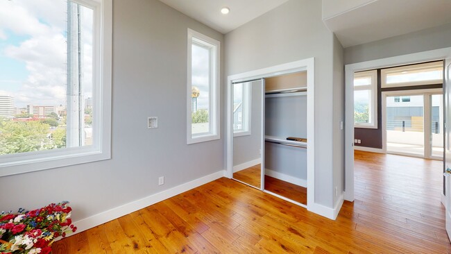 Building Photo - $1655 per Bedroom | 8BR Townhome in Fort S...