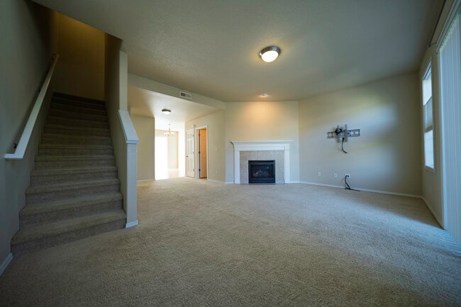 Living room - 4828 SE Teakwood St