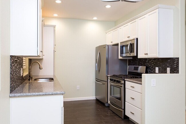 Building Photo - Lovely single-story condo in the community of Rancho Mission Trails!