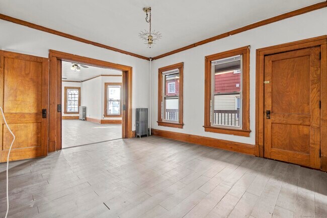 Building Photo - 351 Chestnut St