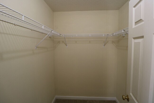 Building Photo - 4185 Kennison Village Dr