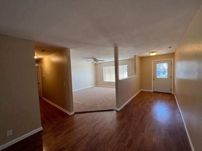 Building Photo - Apple Valley Desert Knolls