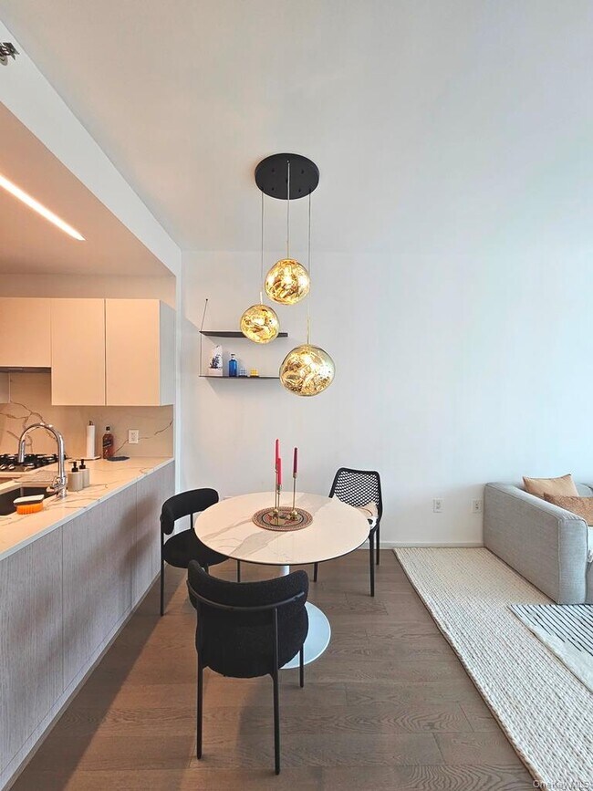 Building Photo - 133-27 39th Ave