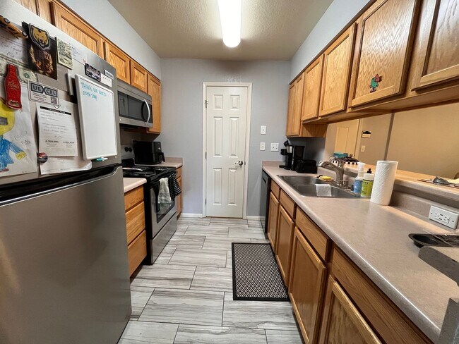Building Photo - Beautiful Condo in Greeley