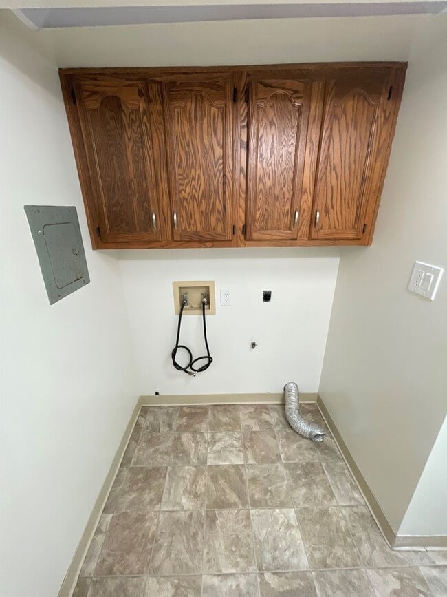 Building Photo - Central Ventura Home with Large Yard!