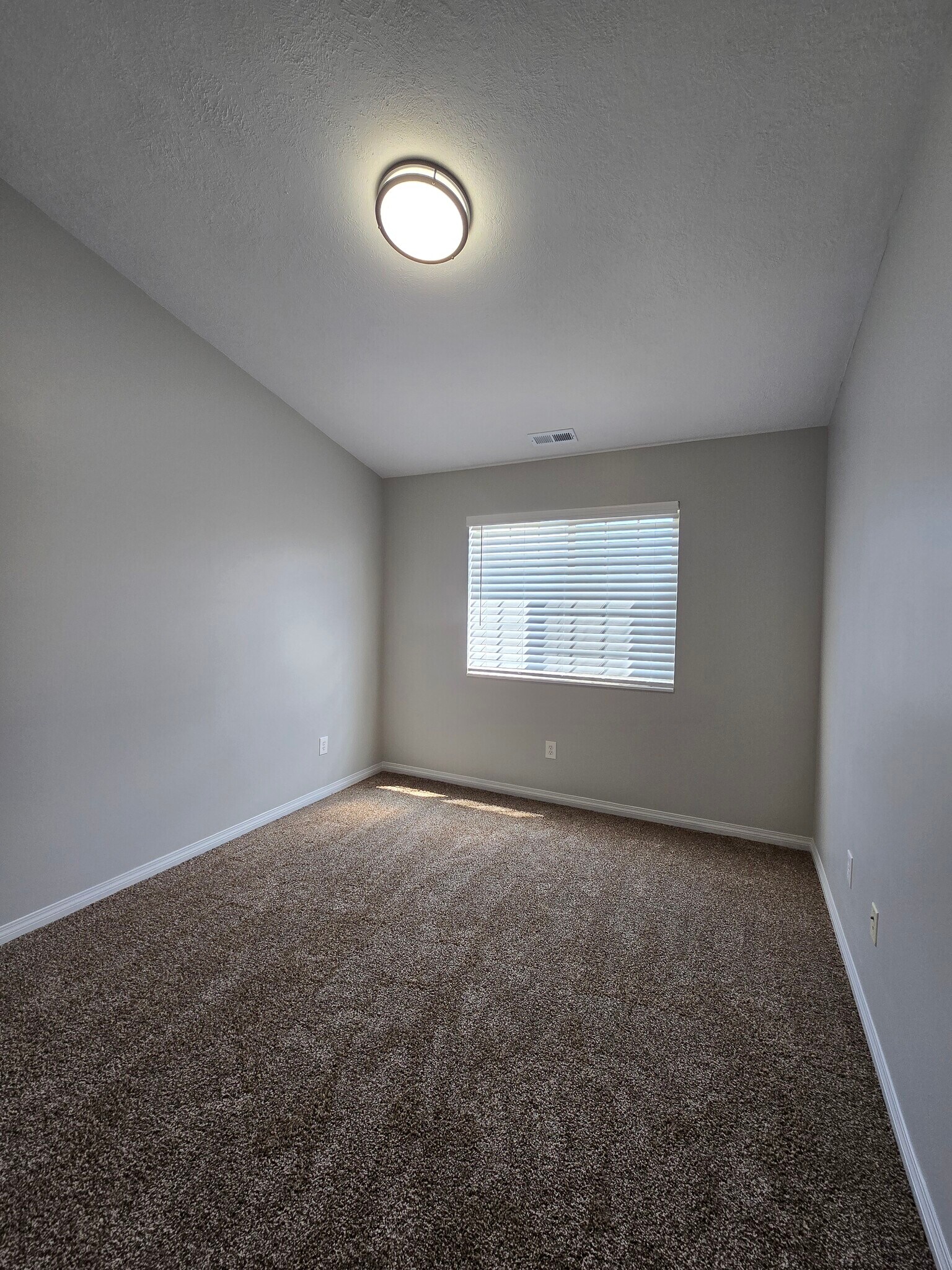 Building Photo - 287 E Rockingham Ct