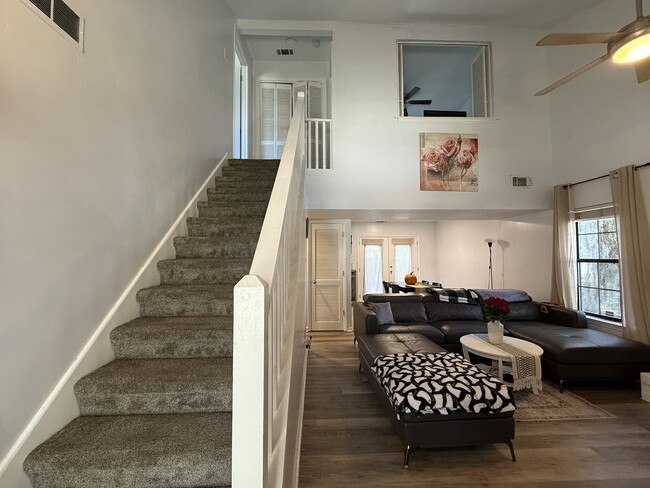 Building Photo - 151 Holland Park Cir