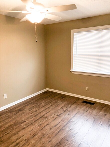 Building Photo - 9405 Lew Cir