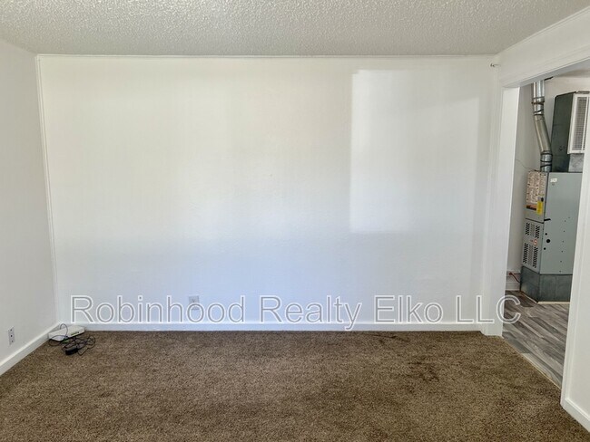 Building Photo - 659 Elm St