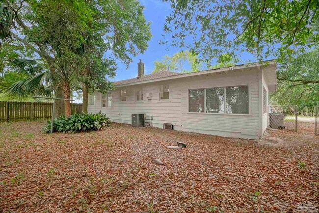 Building Photo - 1322 Wisteria Ave