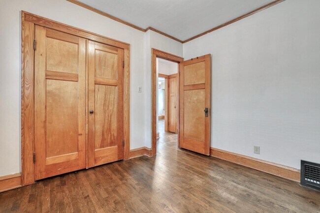 Building Photo - 5113 W Wisconsin Ave