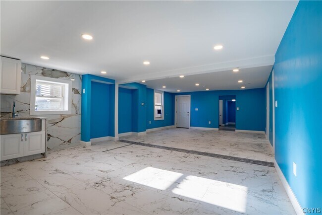 Building Photo - 599 Albany St