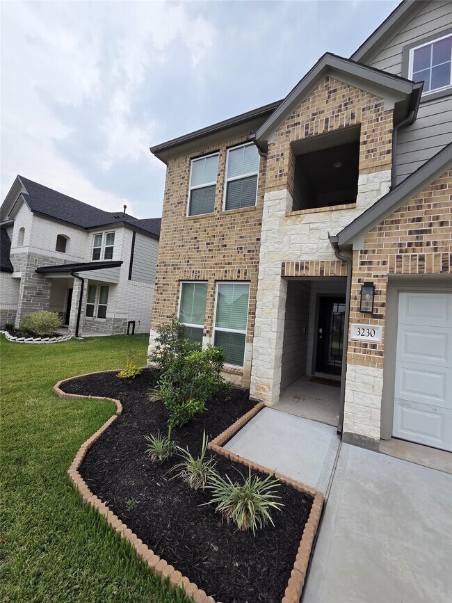 Building Photo - 3230 Tilley Dr