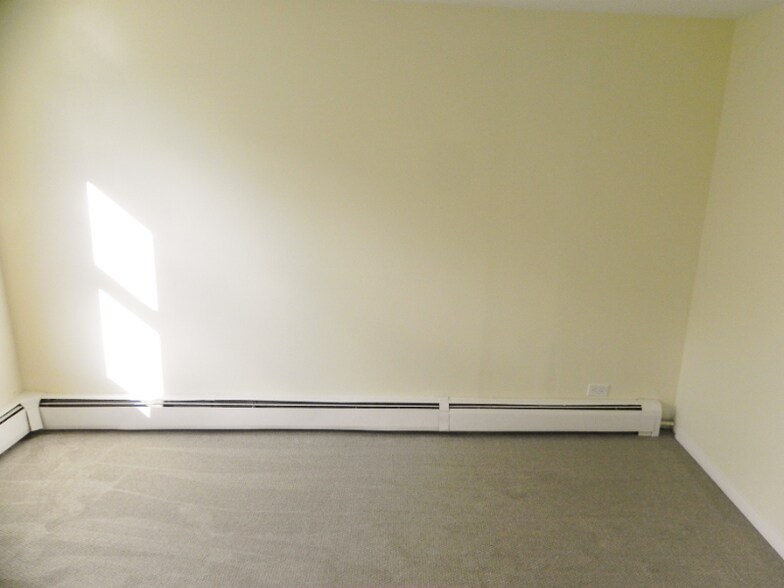 Building Photo - 25 Cove Ave