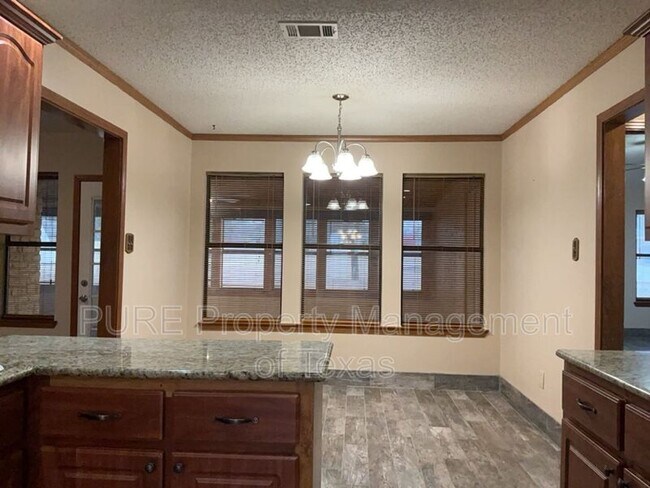 Building Photo - 2004 Walsh Dr