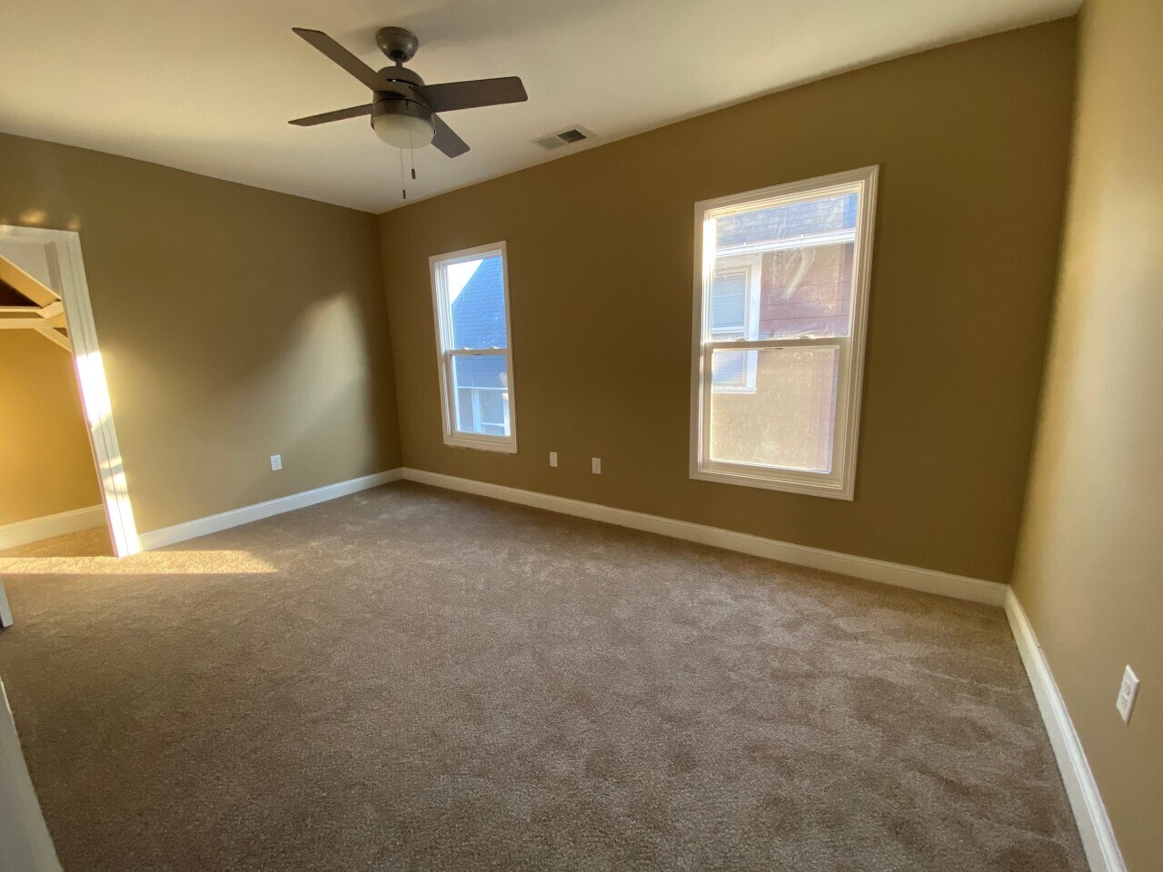 Building Photo - 517 S Water St