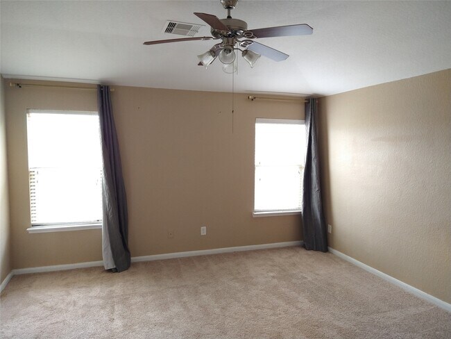 Building Photo - 2315 Thorn Berry Creek Ln