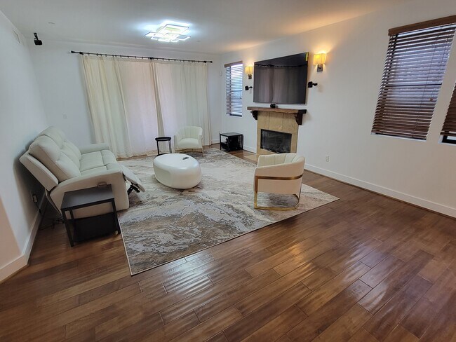 Primary Photo - 1310 Armacost Ave