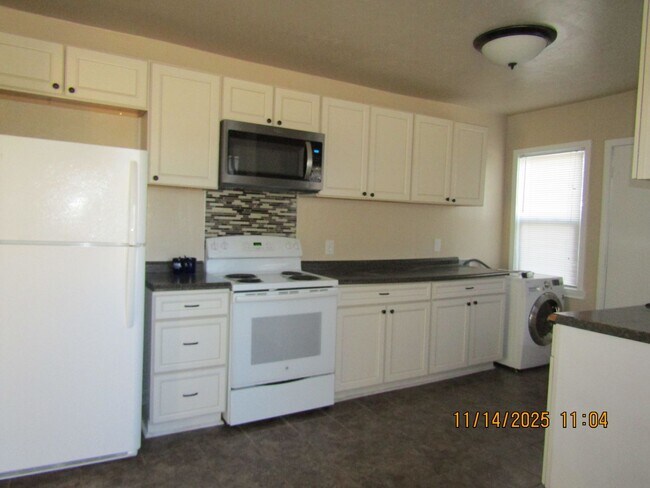 Building Photo - Fields and Dunning Home! Small Pet Negotiable with owner approval!