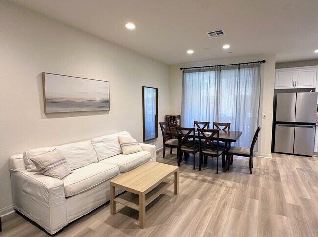 Building Photo - 251 Mission Villas Rd