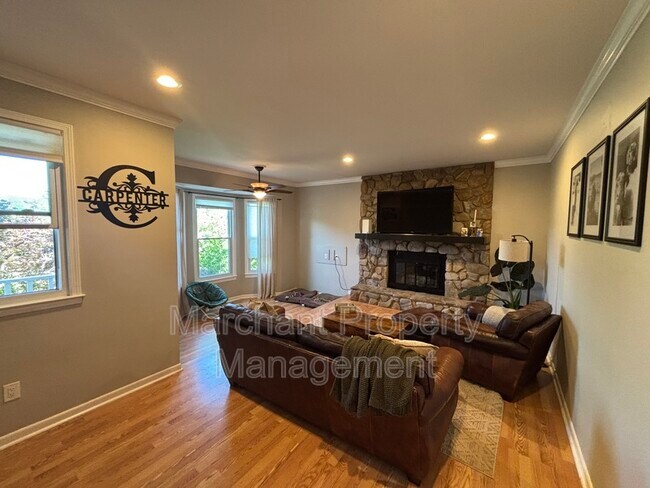 Building Photo - 208 Frances Cannon Dr