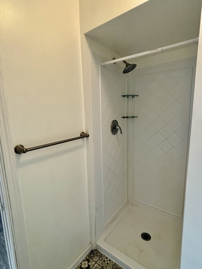 Building Photo - 668 S Auburn St