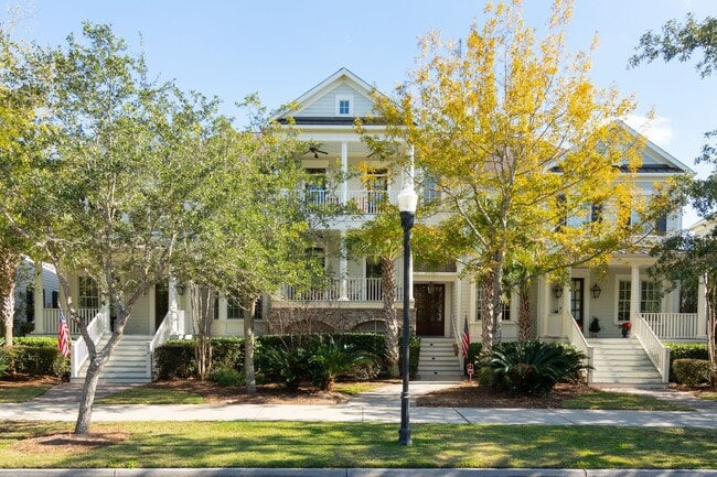 Building Photo - Fully Furnished Single Family Home on Dani...