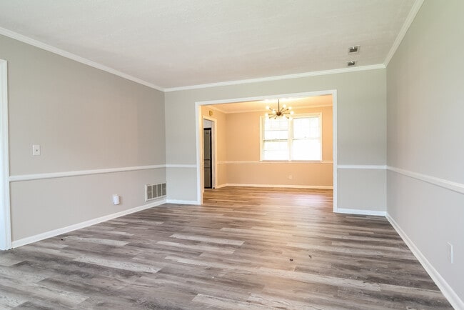 Building Photo - 107 Meadowbrook Dr