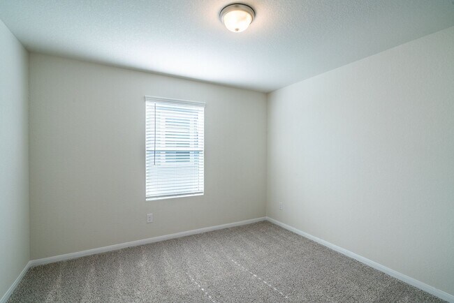 Building Photo - 612 LT Rusty Dr