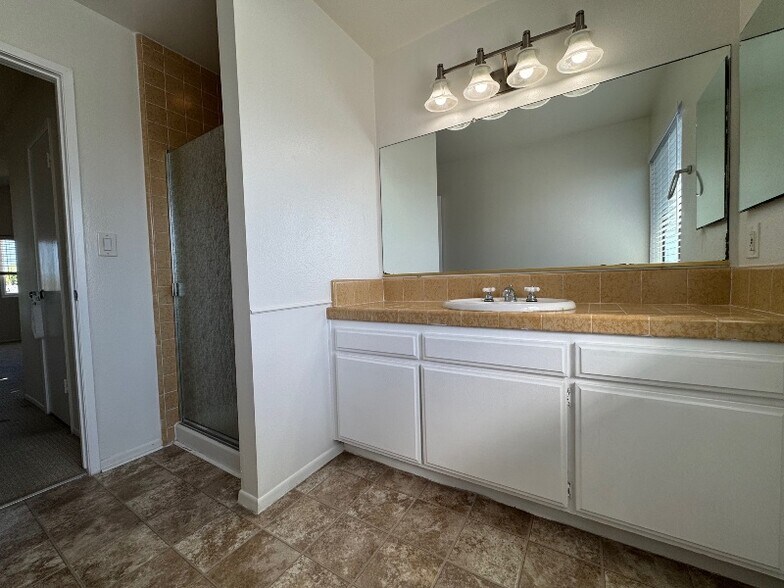 Building Photo - 1904 Harriman Ln