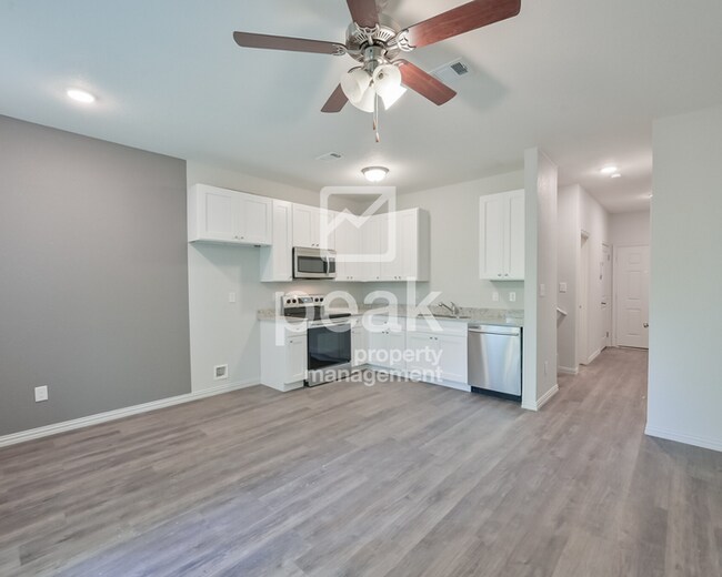 Building Photo - $1500! BEAUTIFUL 2 Bedroom Free application through 8/10! See information in description!