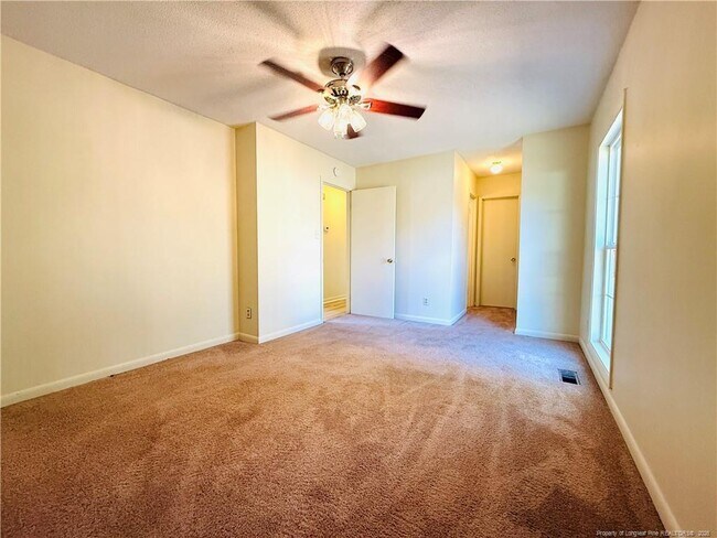 Building Photo - 129 Deerfield Dr