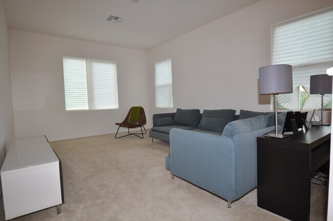 Building Photo - Stunning 5bed/3bath 2771 sq/ft Gilbert Home!