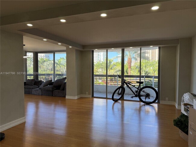 Building Photo - 19101 NE 36th Pl