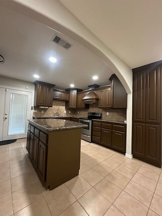 Building Photo - 2137 Mynah Ave