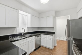 Building Photo - 231 N Robson