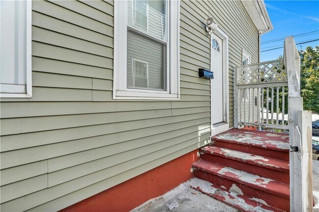 Building Photo - 871 Manton Ave