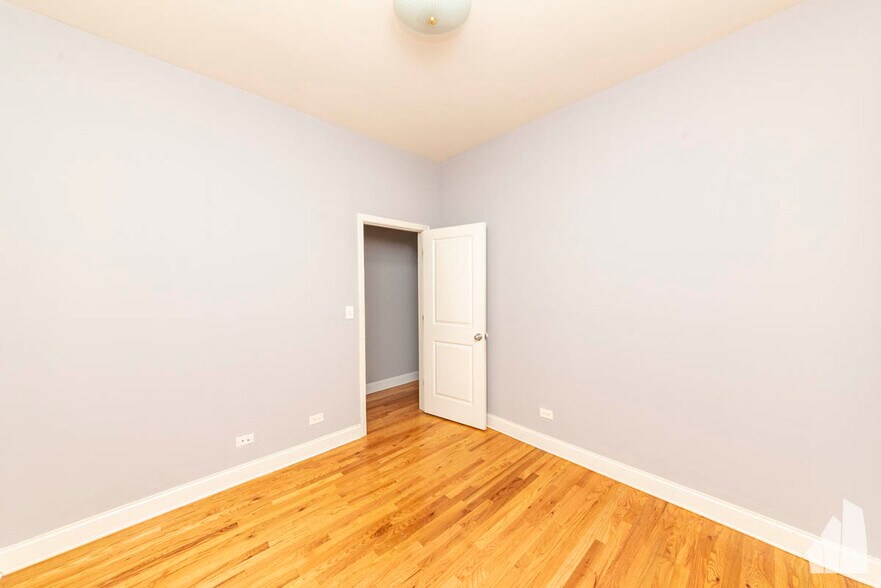 Building Photo - 1133 W Addison St