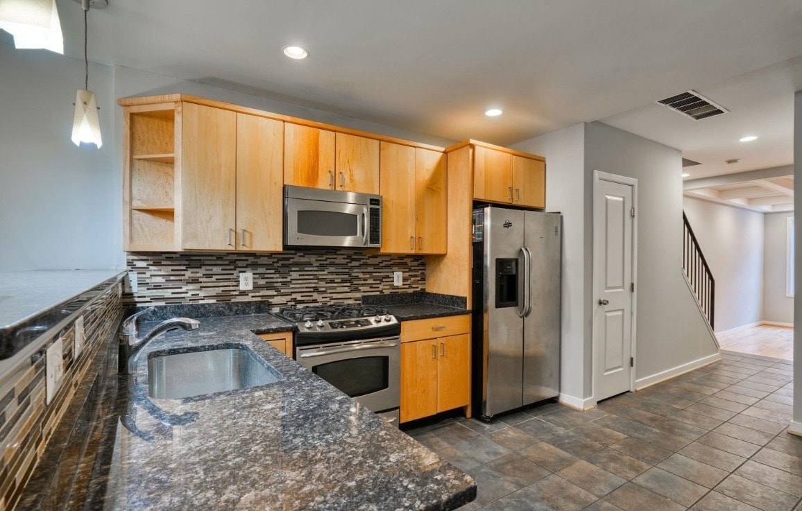 Kitchen - 214 S Regester St