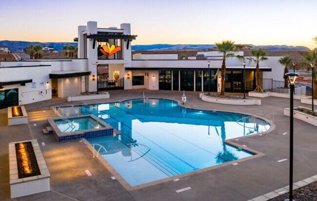 Building Photo - Desert Color Home -  Internet Included!
