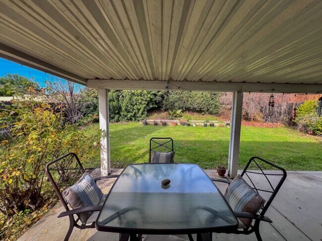 Building Photo - 2 bedroom Temecula home with a big backyar...