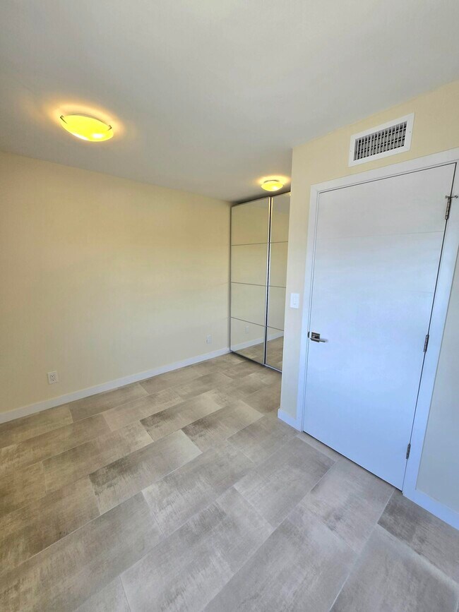 Building Photo - 137 Golden Isles Dr