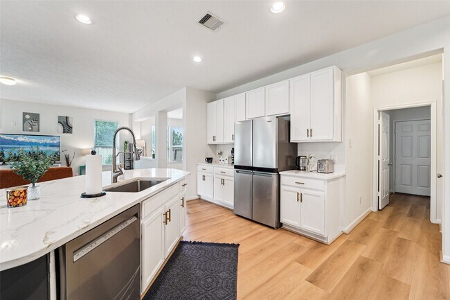 Building Photo - 4306 Lake Cypress Cir