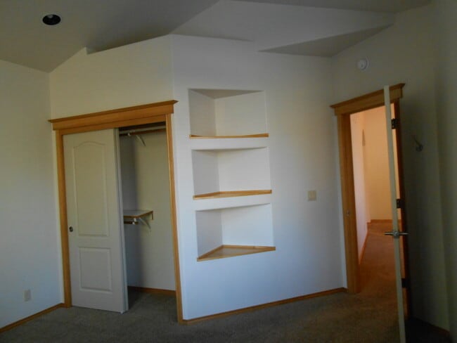 Building Photo - 1021 SW Crosscut Ct