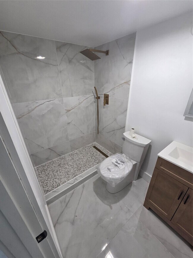 Building Photo - 251 S Cypress Rd