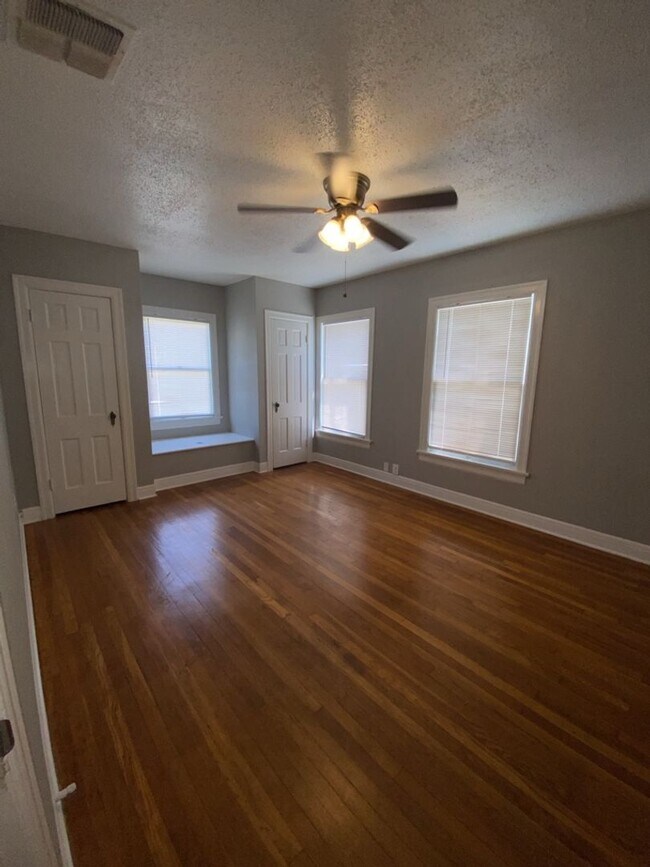 Building Photo - Spacious, Remodeled 3 bed 2 bath Santa Rita Home!