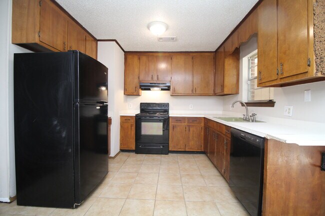 Building Photo - Great 4BR/2BA Home Near PSC Westside & NAS...