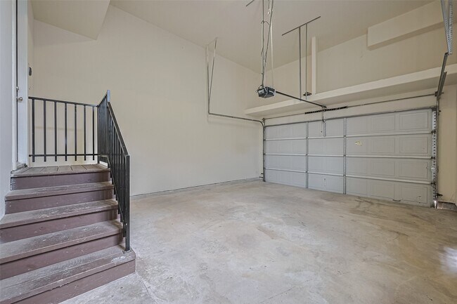 Building Photo - 1035 E 28th St